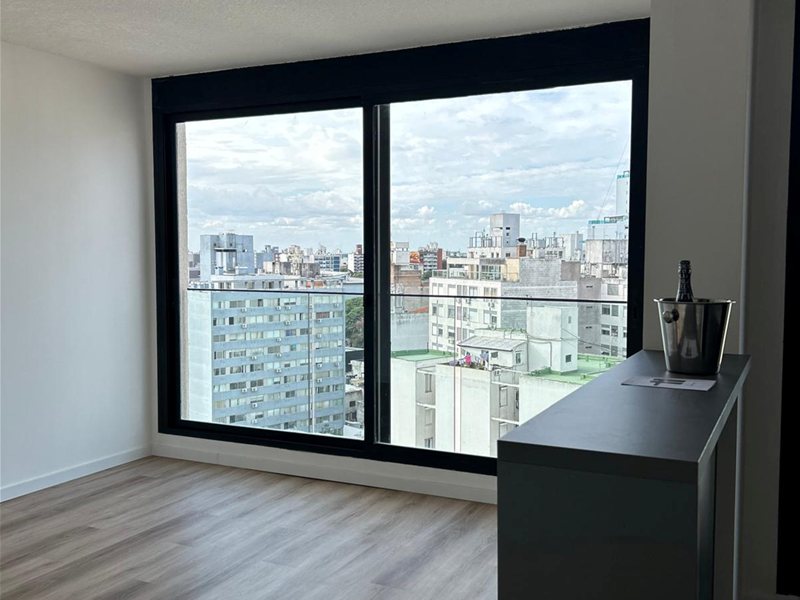 Alquiler de apartamento en Tres Cruces de 2 dormitorios. Bajos gastos comunes. - foto 3