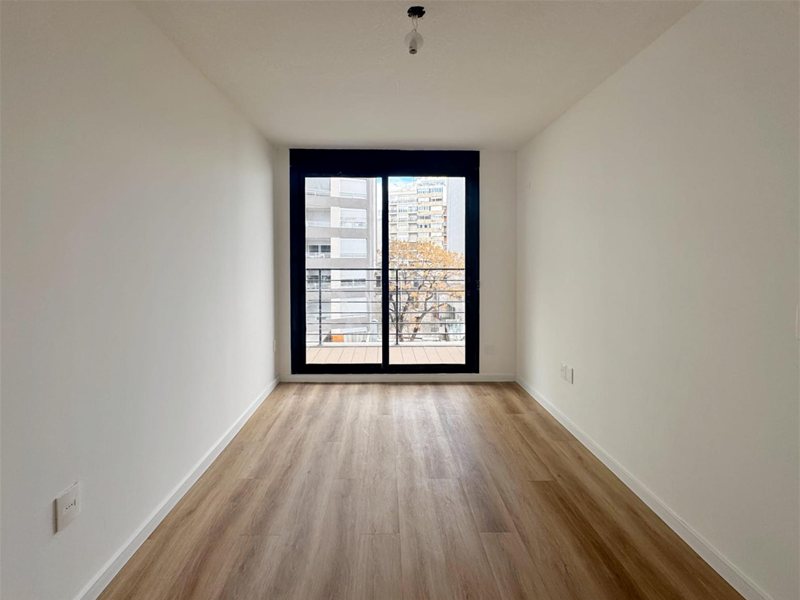 Alquiler de apartamento de 1 dormitorio en Tres Cruces, piso alto. - foto 1