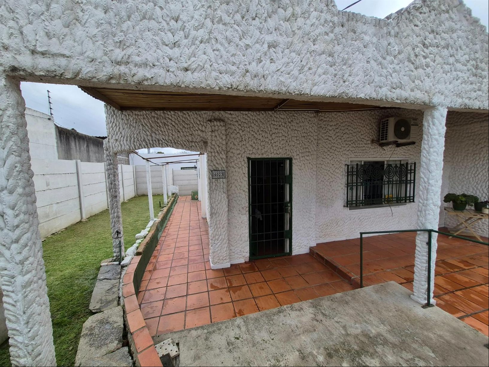 Se alquila casa de dos dormitorios y patio en Malvin · Foto 2