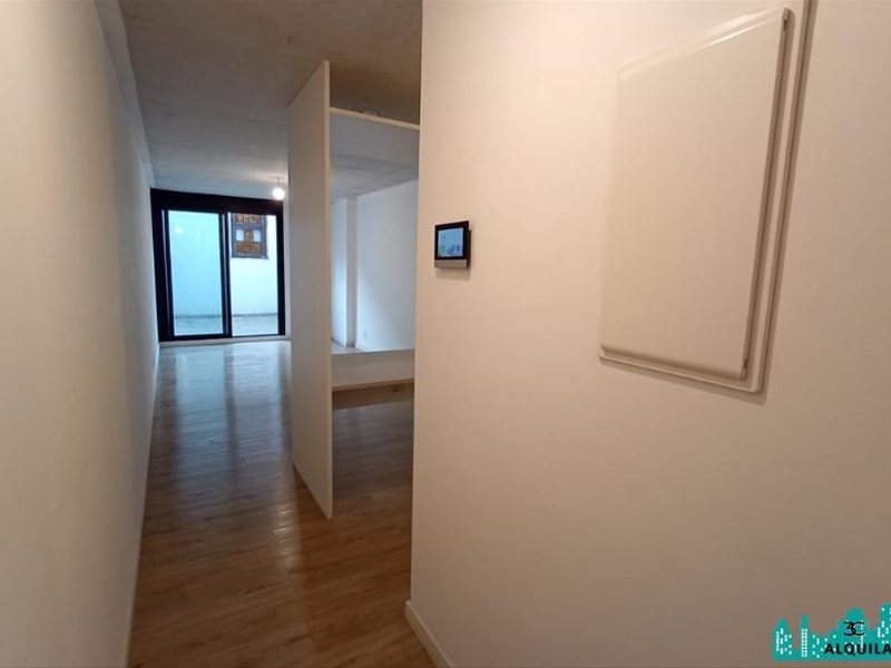 ALQUILER EN TRES CRUCES | MONOAMBIENTE CON PATIO Y GARAJE - foto 3