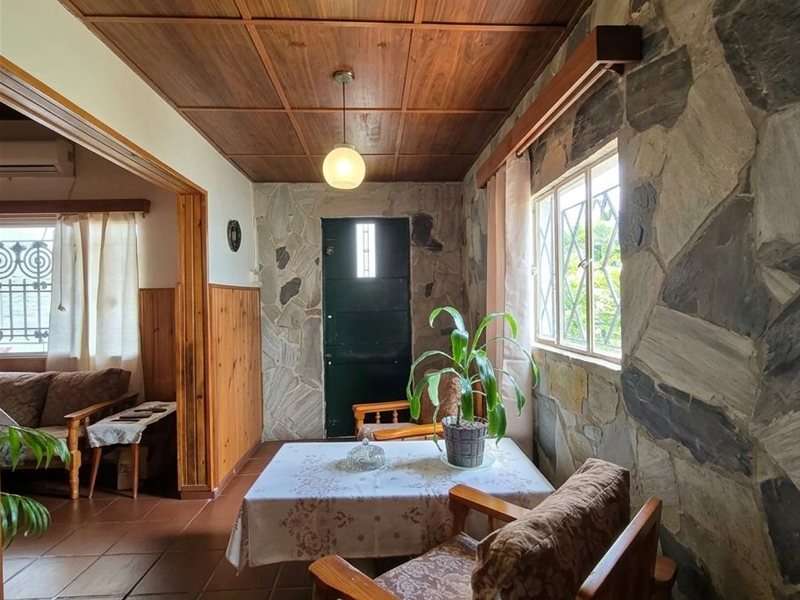 Se alquila casa de dos dormitorios y patio en Malvin - foto 4