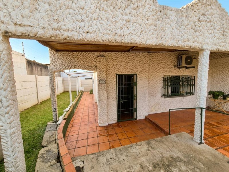 Se alquila casa de dos dormitorios y patio en Malvin - foto 2
