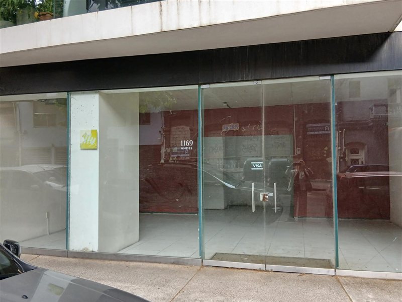 CENTRO Alquiler muy buen Local comercial 60m2, frente vidriado, muy buena visibilidad, muy luminoso, buena ubicación sobre Andes esquina Maldonado - foto 1
