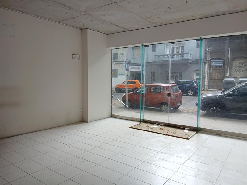 CENTRO Alquiler muy buen Local comercial 60m2, frente vidriado, muy buena visibilidad, muy luminoso, buena ubicación sobre Andes esquina Maldonado - foto 2