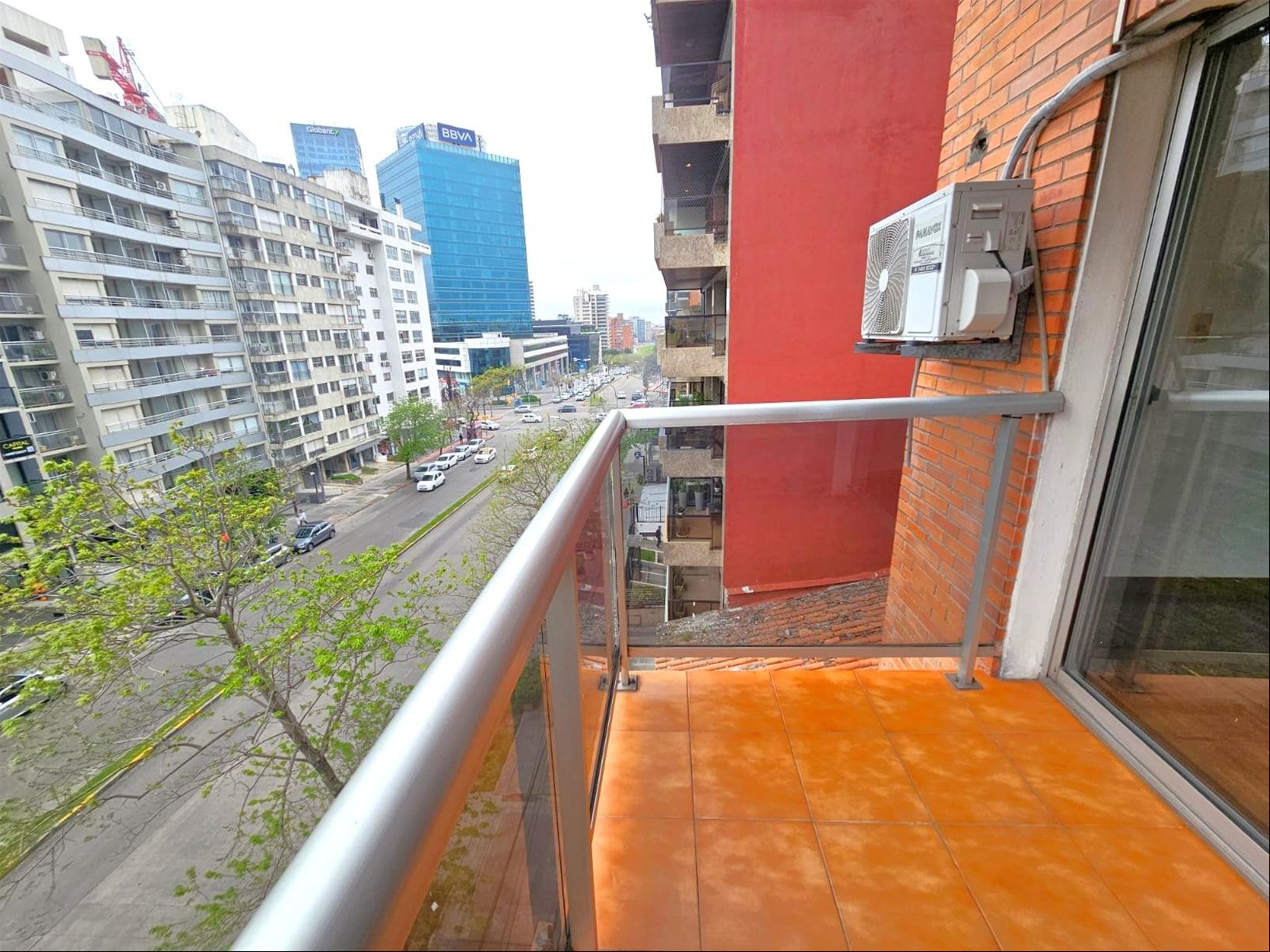 ALQUILER APARTAMENTO MONOAMBIENTE CON TERRAZA -POCITOS NUEVO - · Foto 2