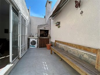 Venta Casa de 2 Dormitorios con Parrillero en La Comercial