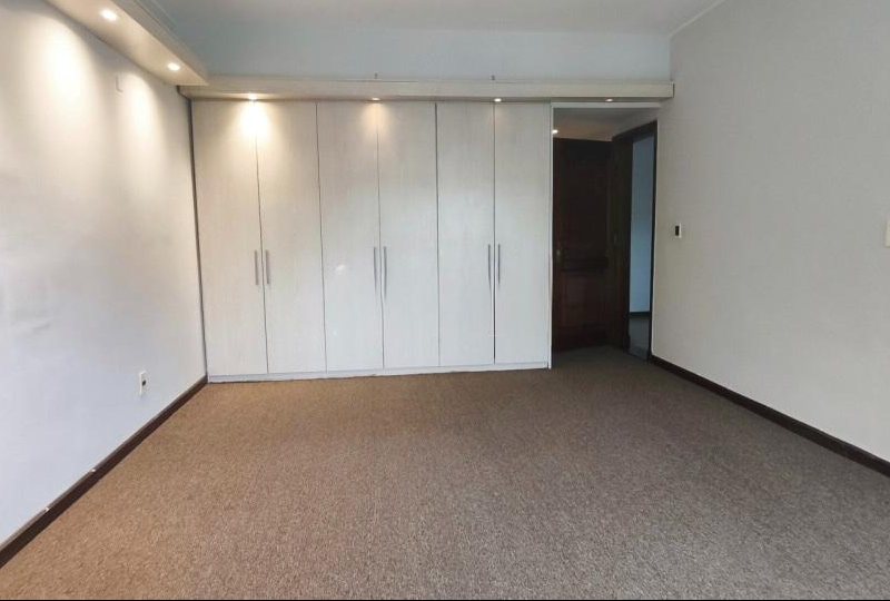 Alquiler Casa en Carrasco – 4 Suites, Piscina, Barbacoa y Cancha - foto 3