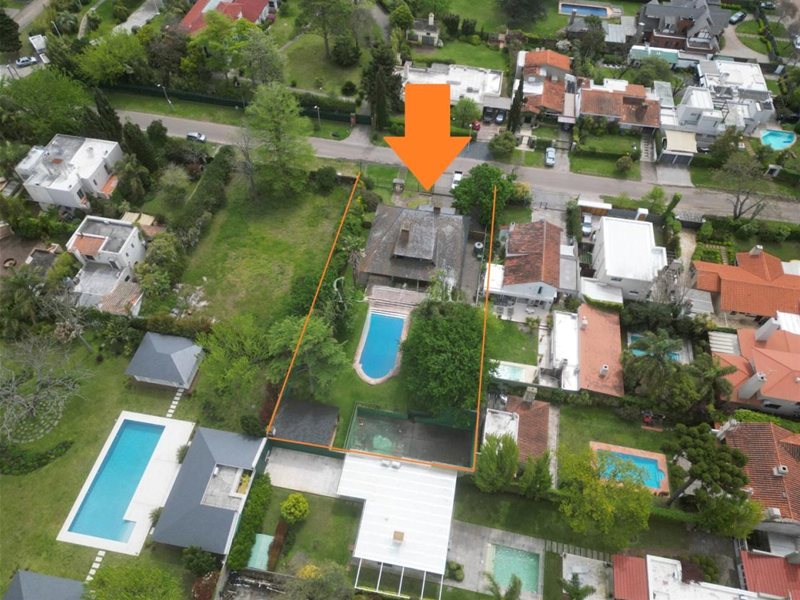 Alquiler Casa en Carrasco – 4 Suites, Piscina, Barbacoa y Cancha - foto 2