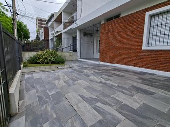 ALQUILER CASA MALVIN 2 DORMITORIOS COCHERA PATIO CON PARRILLERO