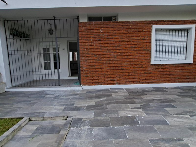 ALQUILER CASA MALVIN 2 DORMITORIOS COCHERA PATIO CON PARRILLERO - foto 4