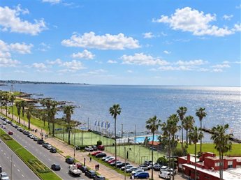 Venta Rambla 2 dormitorios, 2 garajes en primera línea.
