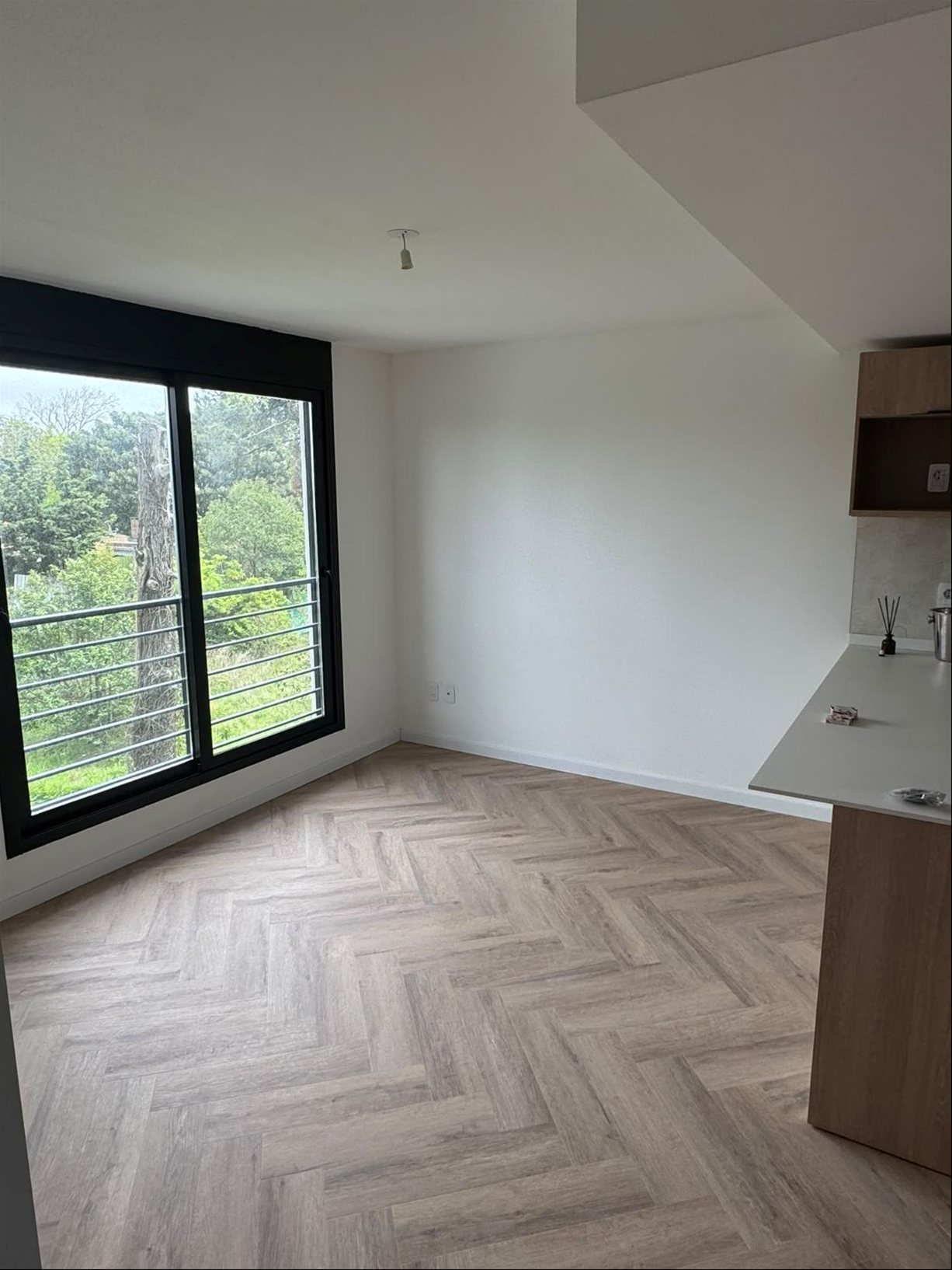 Alquiler 1 dormitorio con cochera, frente al portal de las Americas · Foto 3