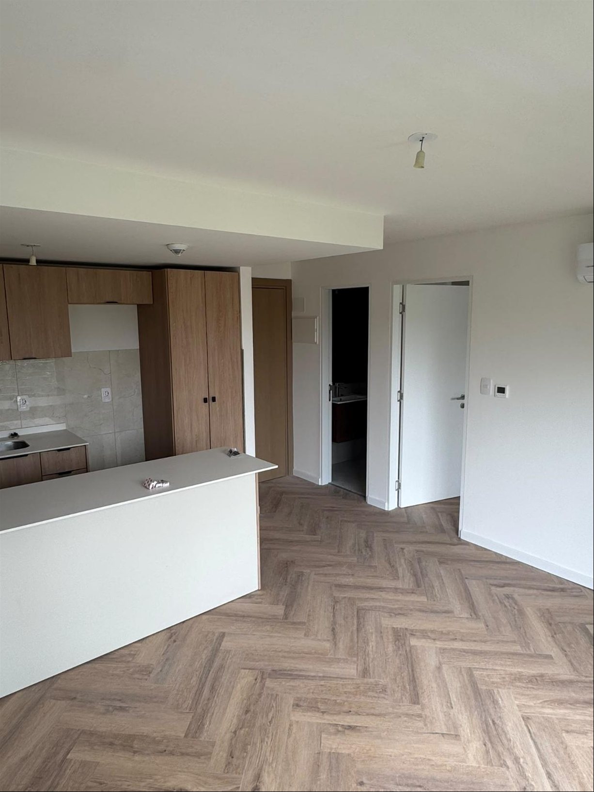 Alquiler 1 dormitorio con cochera, frente al portal de las Americas · Foto 6