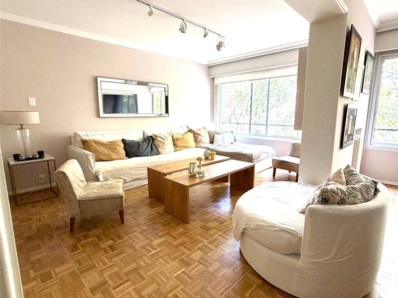 Impecable apartamento en Pocitos / Punta Carretas. 3 dormitorios y Servicio Completo. Alquila Garaje en el edificio. - foto 3