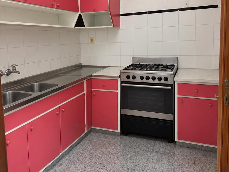 Venta Casa en Padrón Único de 3 dormitorios, 2 baños + Galpón + Garaje para 3 vehículos. MUY BUENA CONSTRUCCIÓN Y UBICACIÓN - foto 3