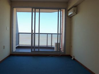 Venta apartamento de un dormitorio con renta garaje terraza piso alto rambla Malvin - foto 6