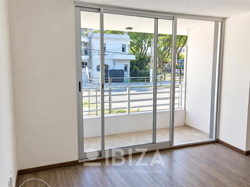 Venta apartamento con renta Malvin 1 dormitorio con terraza, patio y garage. A metros de la Rambla - foto 3