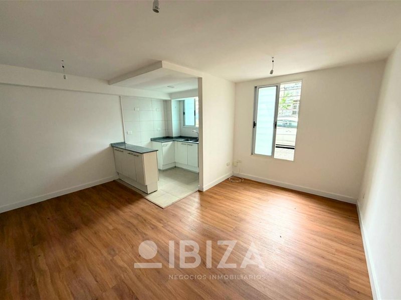 Alquiler reciclaje dúplex 2 dormitorios y Terraza en Cordón Sur - foto 2