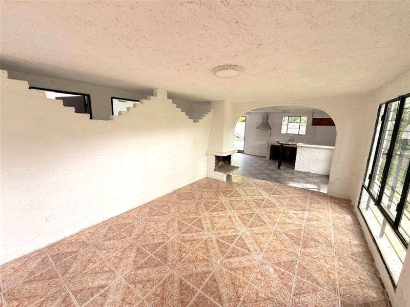 Casa en Alquiler 3 dormitorios 1 Baño fondo con verde y parrillero - foto 2