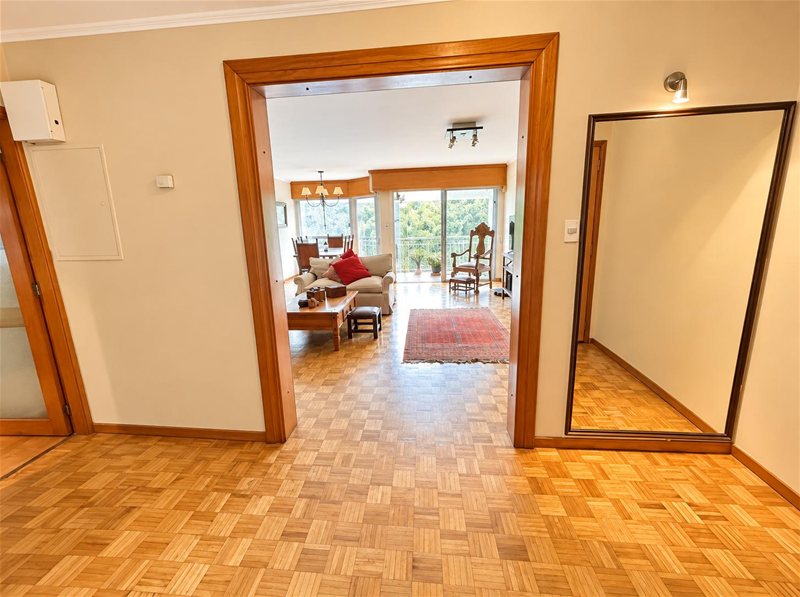 Venta apartamento 3 dormitorios, estar, terrazas, servicio, 2 garajes frente al Parque Batlle. - foto 2