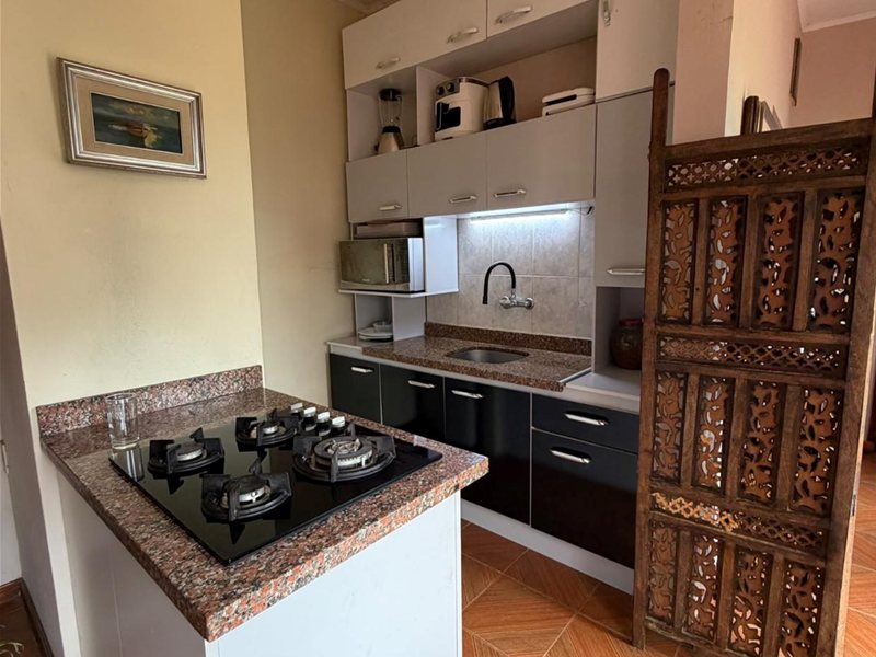 Hermosa Casa 2 dormitorios con jardín. - foto 4