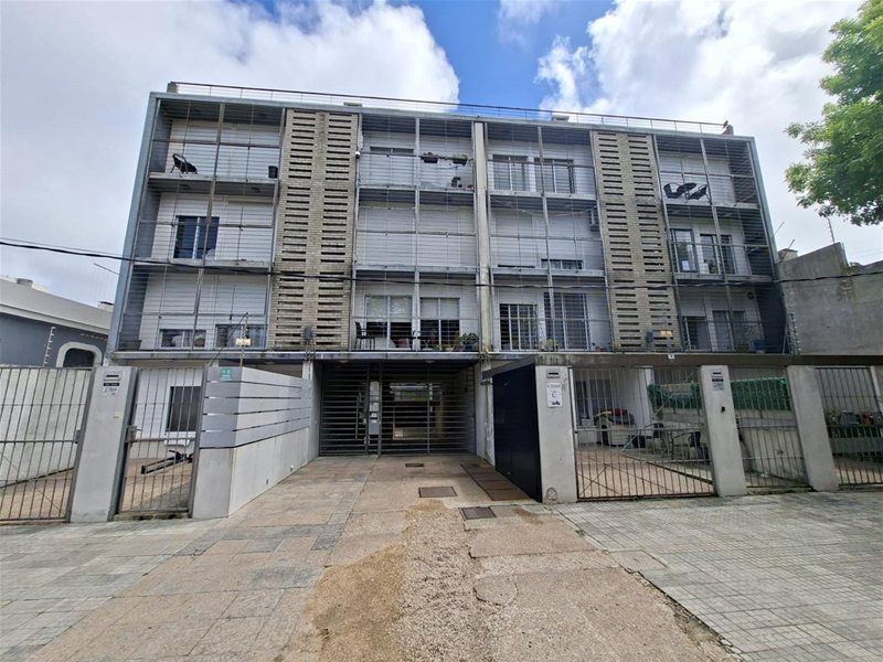 A dos cuadras de  8 de Octubre y Garibaldi, amplio e impecable  apartamento con 2 dormitorios, terrazas y parrillero.  2 A/ A. - foto 1