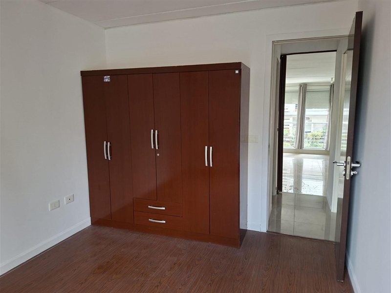 A dos cuadras de  8 de Octubre y Garibaldi, amplio e impecable  apartamento con 2 dormitorios, terrazas y parrillero.  2 A/ A. - foto 2