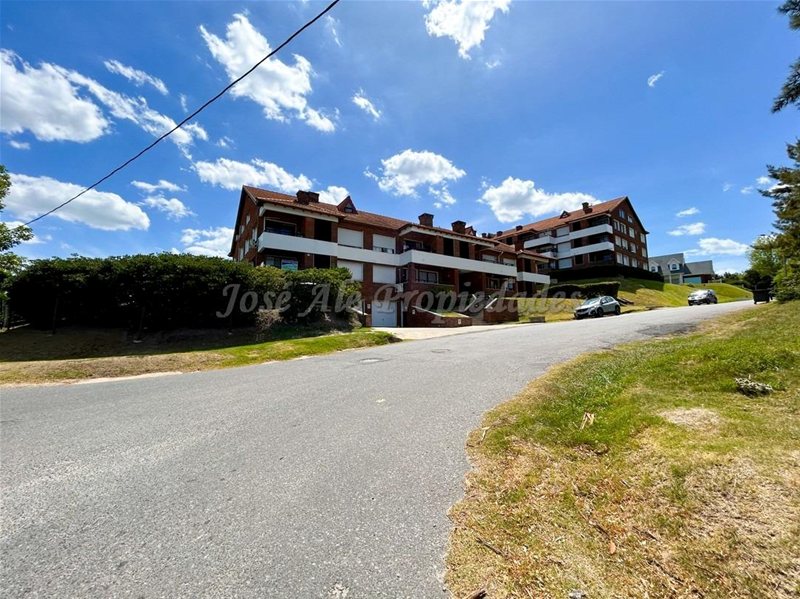 EN ALQUILER APARTAMENTO DE 1 DORMITORIO UBICADA EN RAMBLA COSTANERA DE COLONIA DEL SACRAMENTO - foto 3