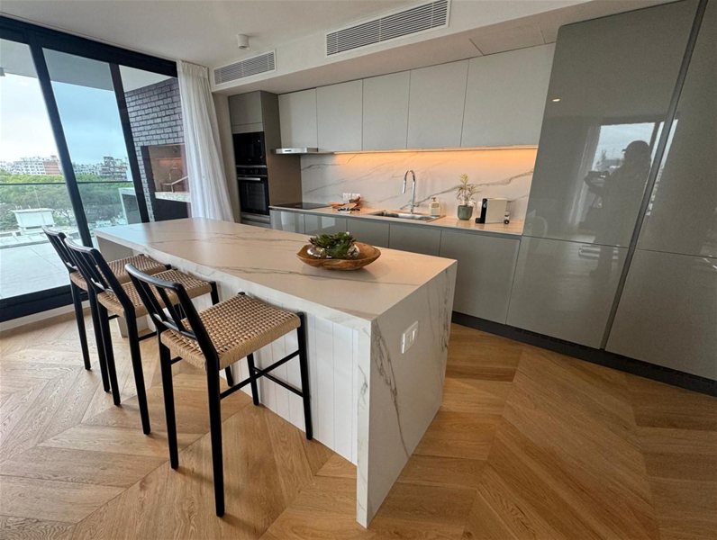 Venta De Espectacular Penthouse A Estrenar De 3 Dormitorios Y Doble Garaje En El Golf - foto 3