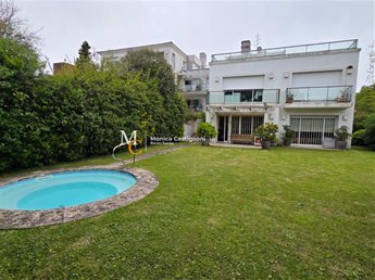Apartamento en Carrasco. 3 Dormitorios con jardín . Amplio luminoso