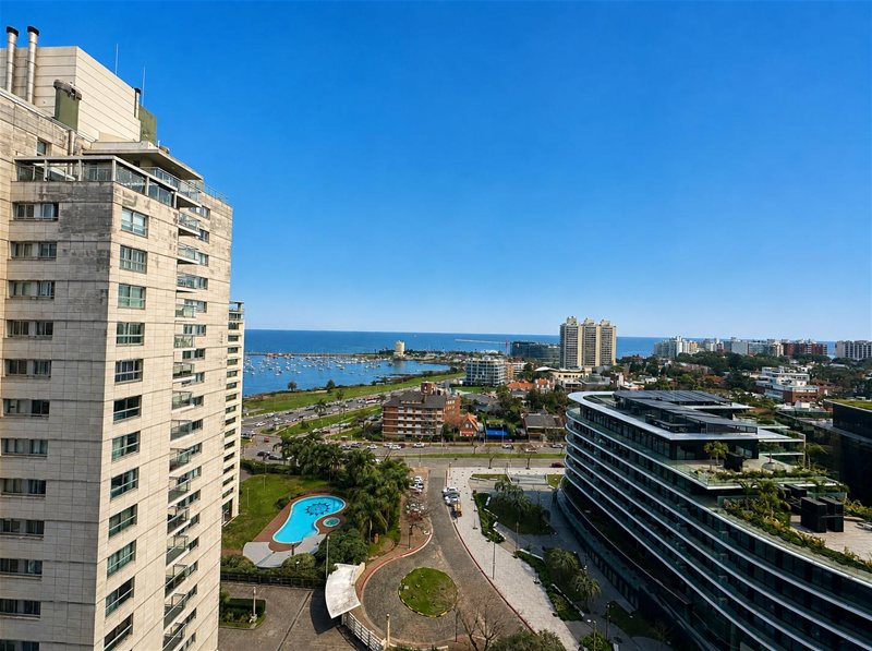 Apartamento en Venta de 3 Dormitorios y doble Garaje En Torres Náuticas - foto 2