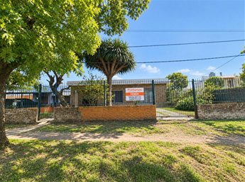 Se vende casa de 3 dormitorios, patio con parillero