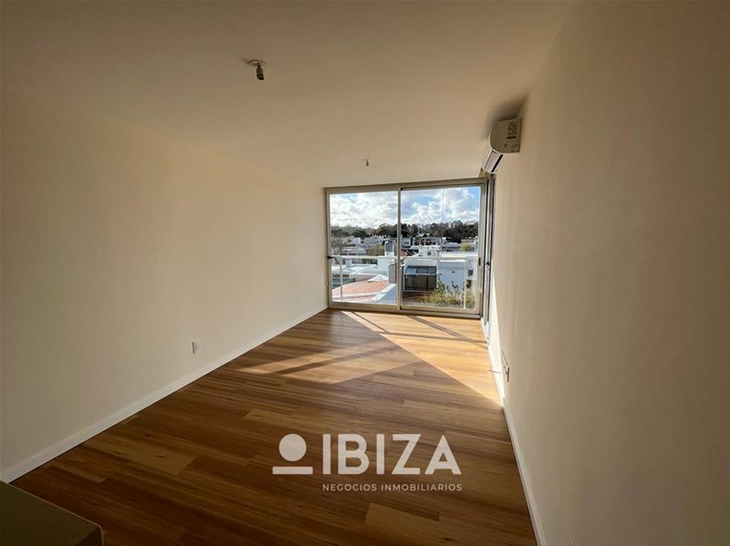 Venta Apartamento Malvin con renta de 1 dormitorio con parrillero - foto 2