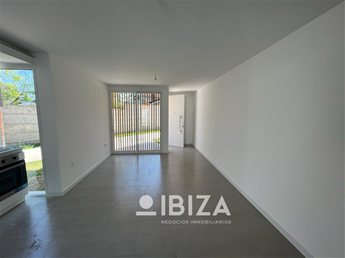 Venta Duplex Carrasco Norte con renta 1 dormitorio, parrillero y piscina - foto 7