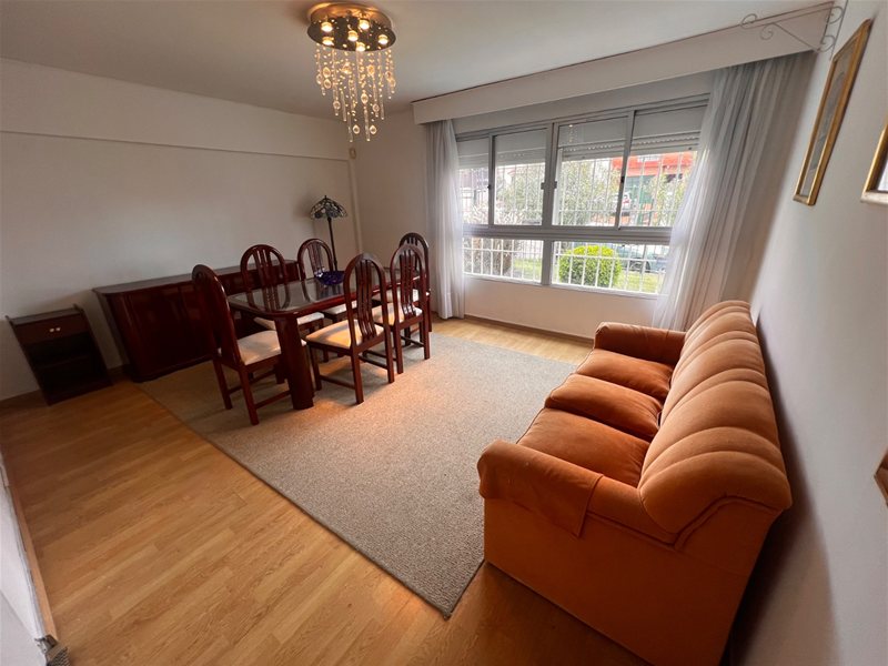 Alquiler de Apartamento con 3 dormitorios y garage en Malvin. - foto 1