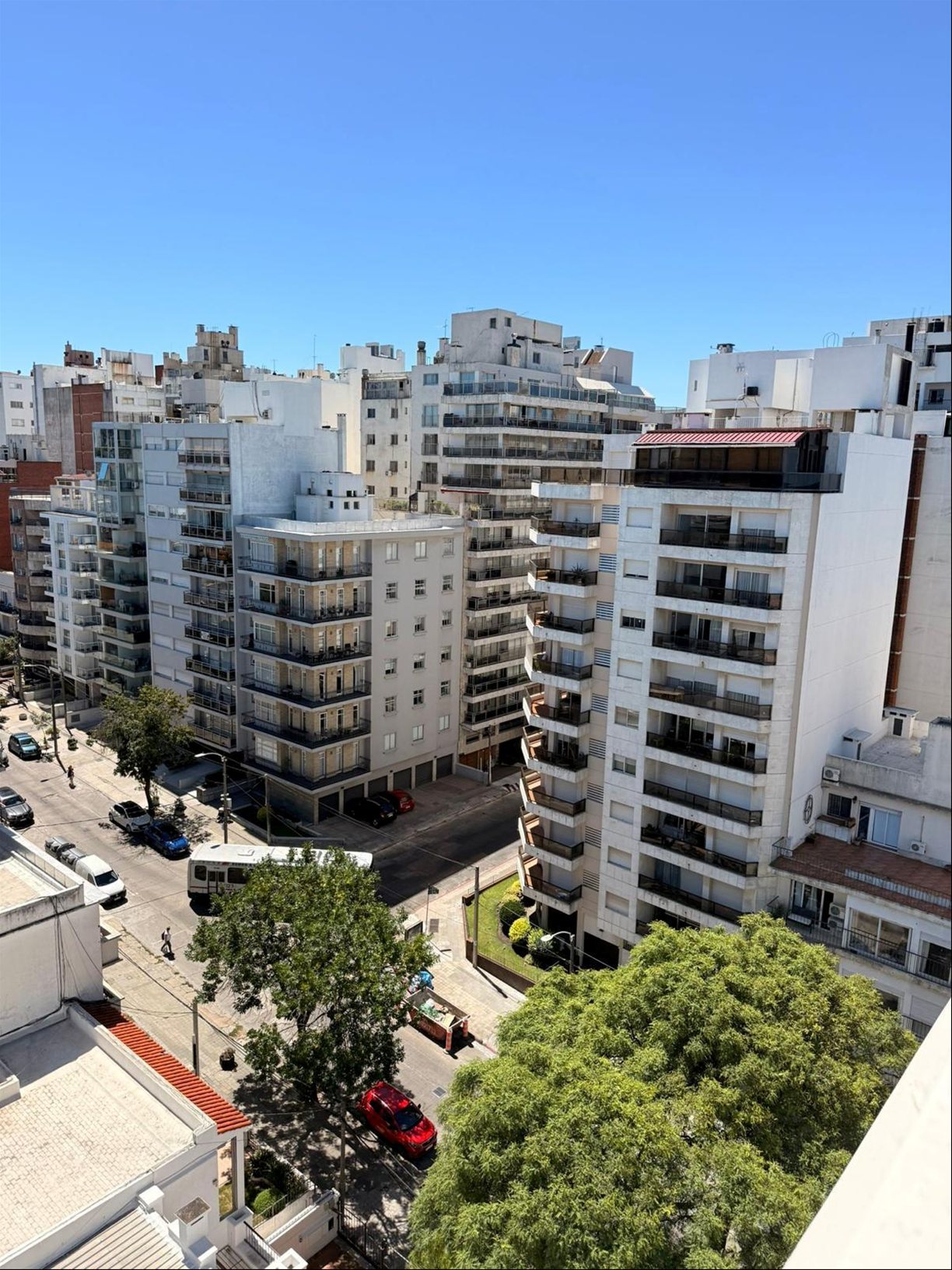 Monoambiente en alquiler con Patio a metros de Rambla y Parque Villa Biarritz · Foto 1