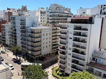 Monoambiente en alquiler con Patio a metros de Rambla y Parque Villa Biarritz