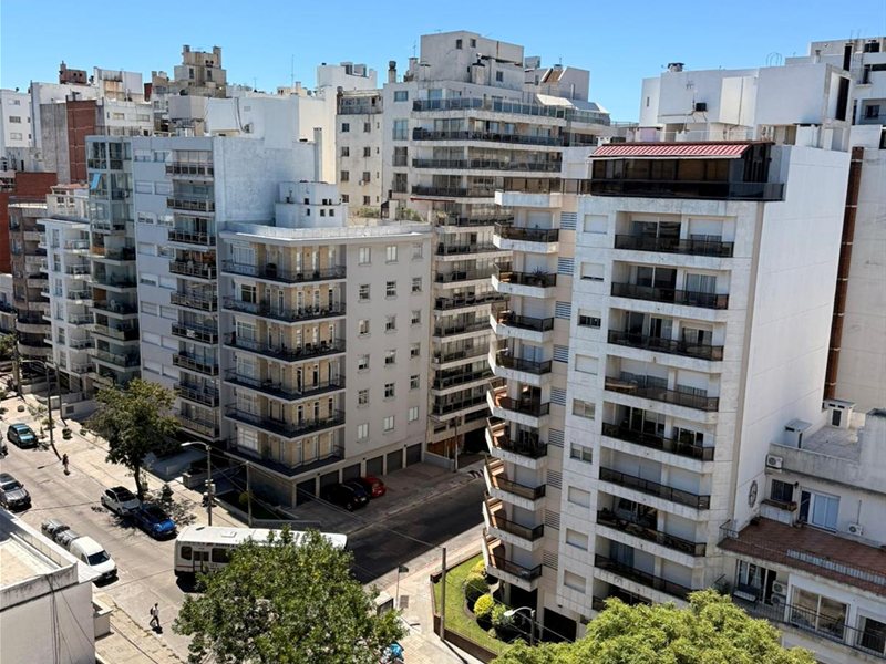 Monoambiente en alquiler con Patio a metros de Rambla y Parque Villa Biarritz - foto 1