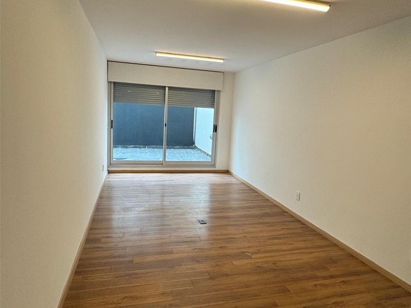 Monoambiente en alquiler con Patio a metros de Rambla y Parque Villa Biarritz - foto 3