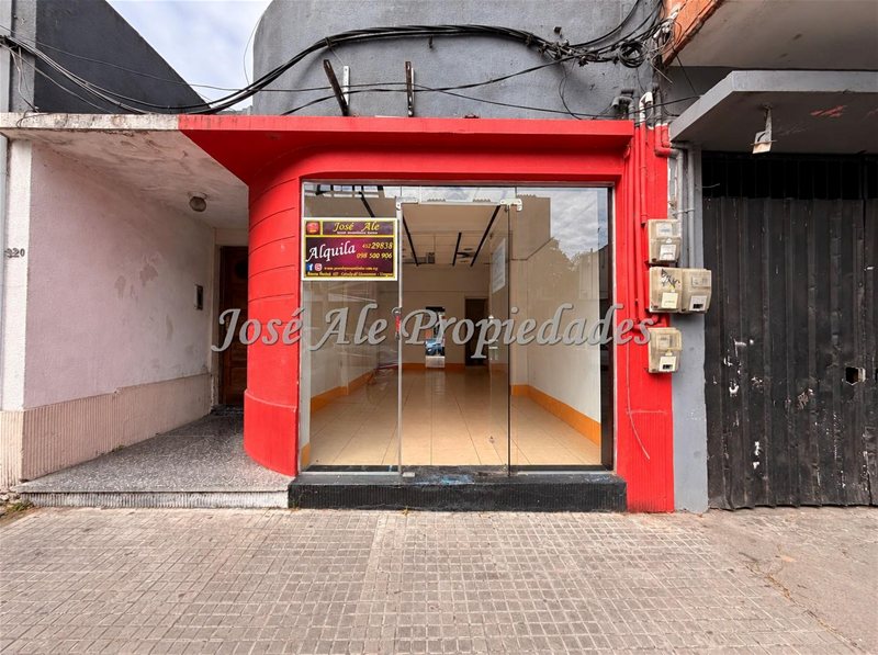 EN ALQUILER LOCAL COMERCIAL CÉNTRICO SOBRE UNA DE LAS AV PRINCIPALES DE COLONIA. - foto 2