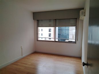 Canelones y Florida, a 1 cuadra de Rambla y 3 de Plaza Independencia. Alfrente. Impecable piso 5, como a estrenar.2 dorm.Vivienda u Oficina - foto 7
