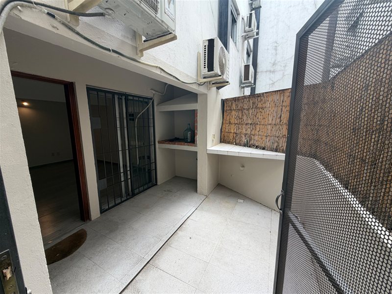 Se vende hermoso apartamento tipo dúplex en Palermo de 2 dormitorios con patio con parrillero. - foto 2