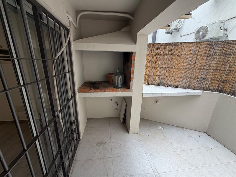 Se vende hermoso apartamento tipo dúplex en Palermo de 2 dormitorios con patio con parrillero. - foto 3