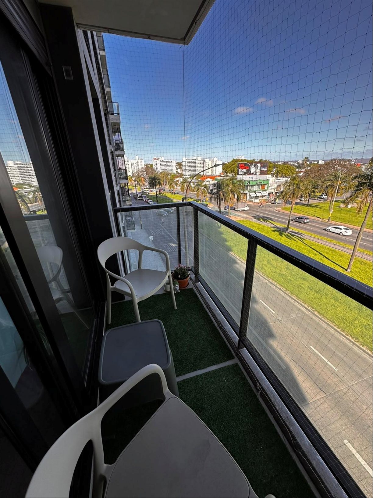 Alquiler apartamento de 1 dormitorio al frente vista despejada Malvín · Foto 1