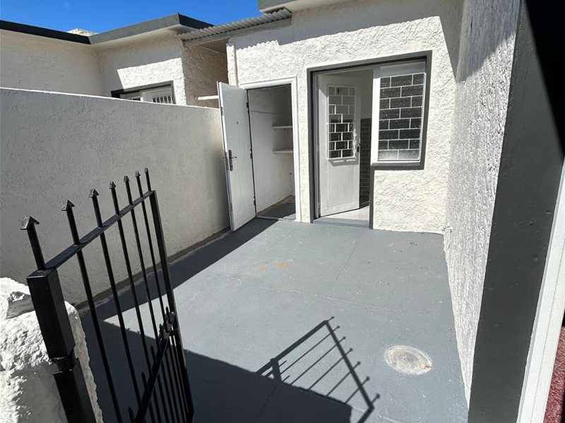Venta casa Shangrilá 2 dormitorios patio toda a nueva, ideal vivir o renta - foto 2