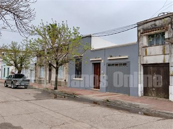 Casa amueblada en venta, a pasos de Plaza Artigas Ref: 6322