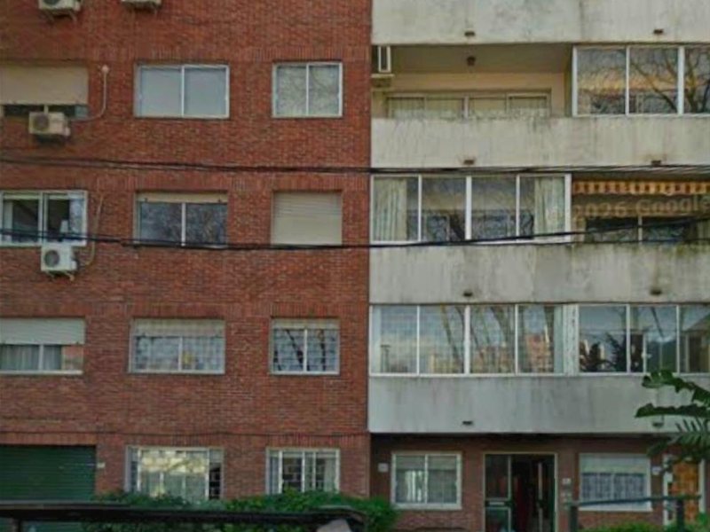 Alquiler apartamento de 2 dormitorios, estar o escritorio, terraza lavadero y cochera - foto 1