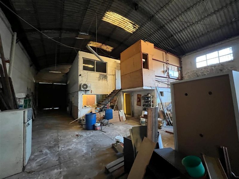 ALQUILER Local Comercial de 1300m2 sobre San Martin en Brazo Oriental - foto 3