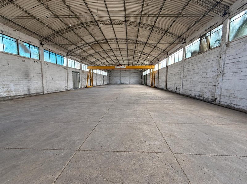 ALQUILER Local industrial de 1000m2 frente al Hipodromo de Maroñas. - foto 2