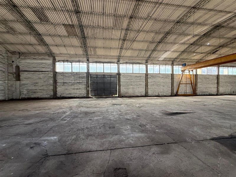ALQUILER Local industrial de 1000m2 frente al Hipodromo de Maroñas. - foto 3